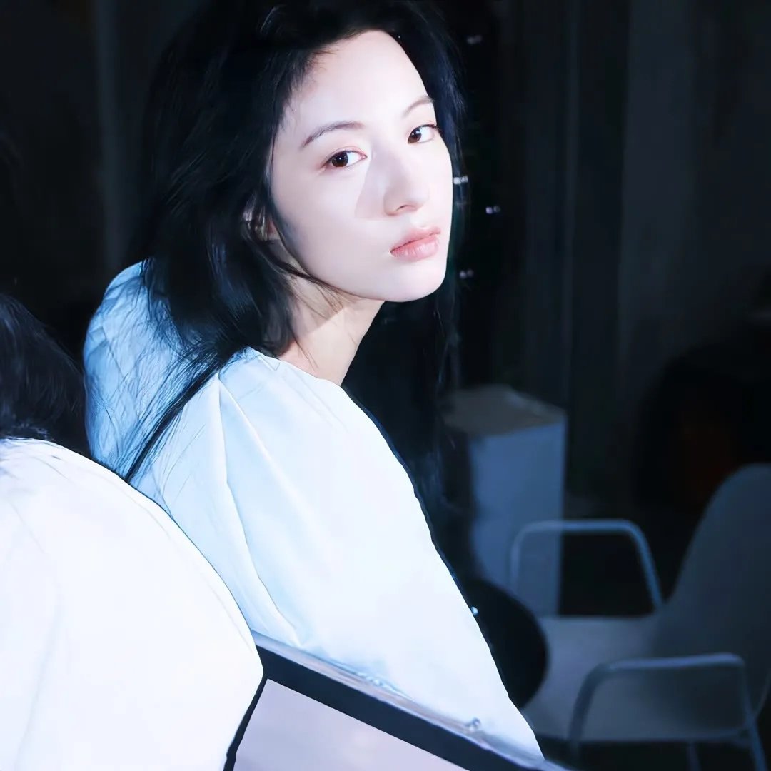 破茧不栖旧屋檐